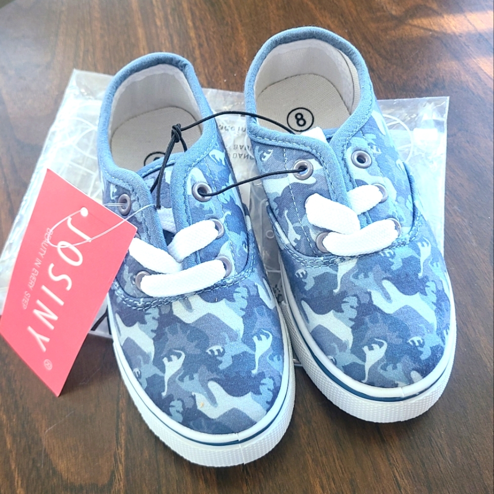 Toddler gym shoes,  size 8